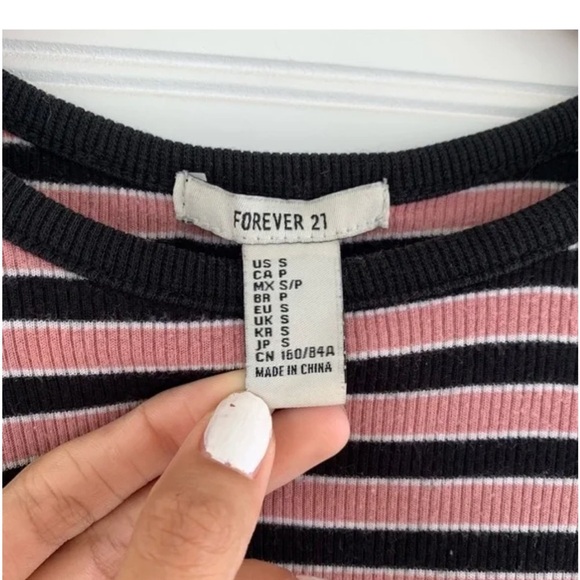 Forever 21 Red Fitted Short Sleeve T-Shirt - Picture 3 of 3